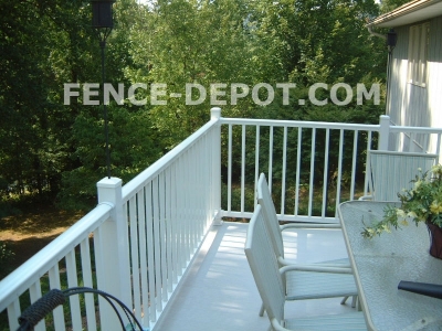 white-aluminum-deck-railing-with-breadloaf-top