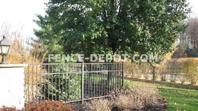 aluminum-fence-next-to-brick-column