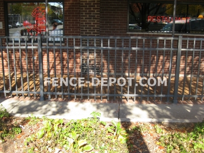 aluminum-fence-on-a-patio-in-front-of-a-restaurant