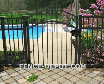 arched-aluminum-gate-with-locinox-latch