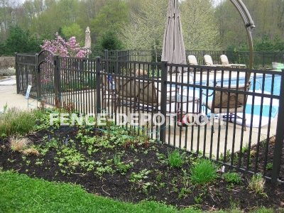 beautiful-black-aluminum-pool-fence