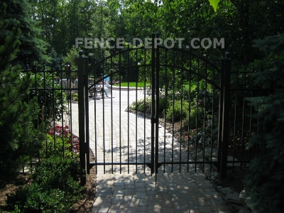 berkshire-arched-double-gate-with-quad-finials