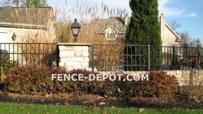 custom-aluminum-fence-on-retaining-wall