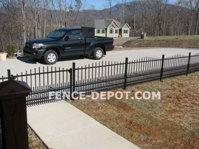 spear-point-aluminum-fencing-with-doggie-panel