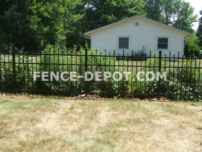 staggered-spear-aluminum-fence