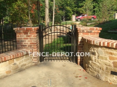 staggered-spear-arched-single-gate