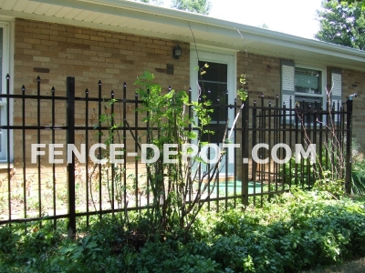 staggered-spear-point-aluminum-fence