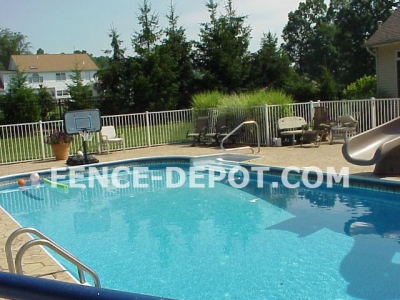 white-derby-fence-aluminum-fence