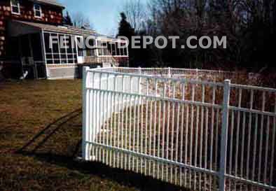 white-horizon-aluminum-fence