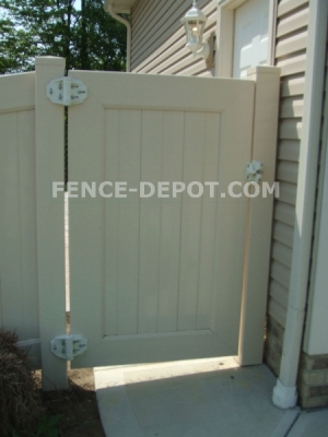 tan-vinyl-privacy-fence-gate