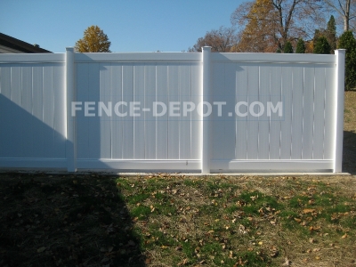 white-vinyl-privacy-fence