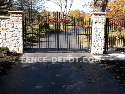 berkshire-industrial-aluminum-fence-arched-gate