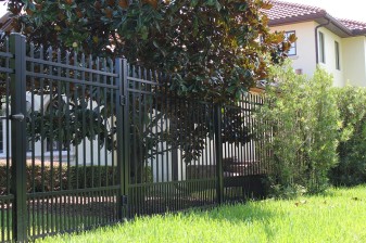 Metal Pet Fences for Outdoor Use